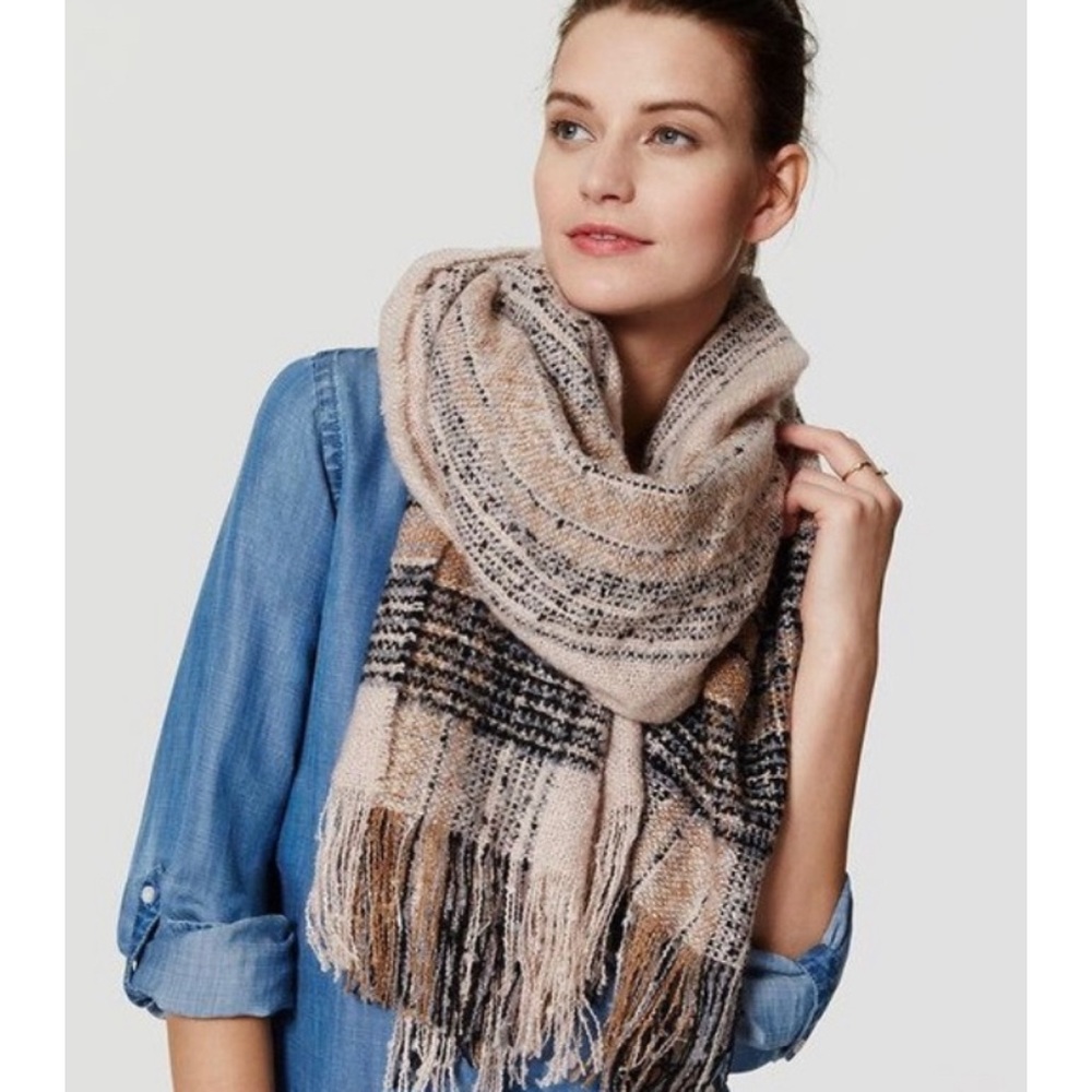 Ann Taylor Loft : blanket scarf